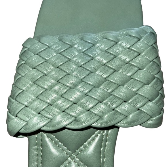 SODA NWOT Sage Green Basket Weave Slide Sandals 7.5 - Picture 3 of 5